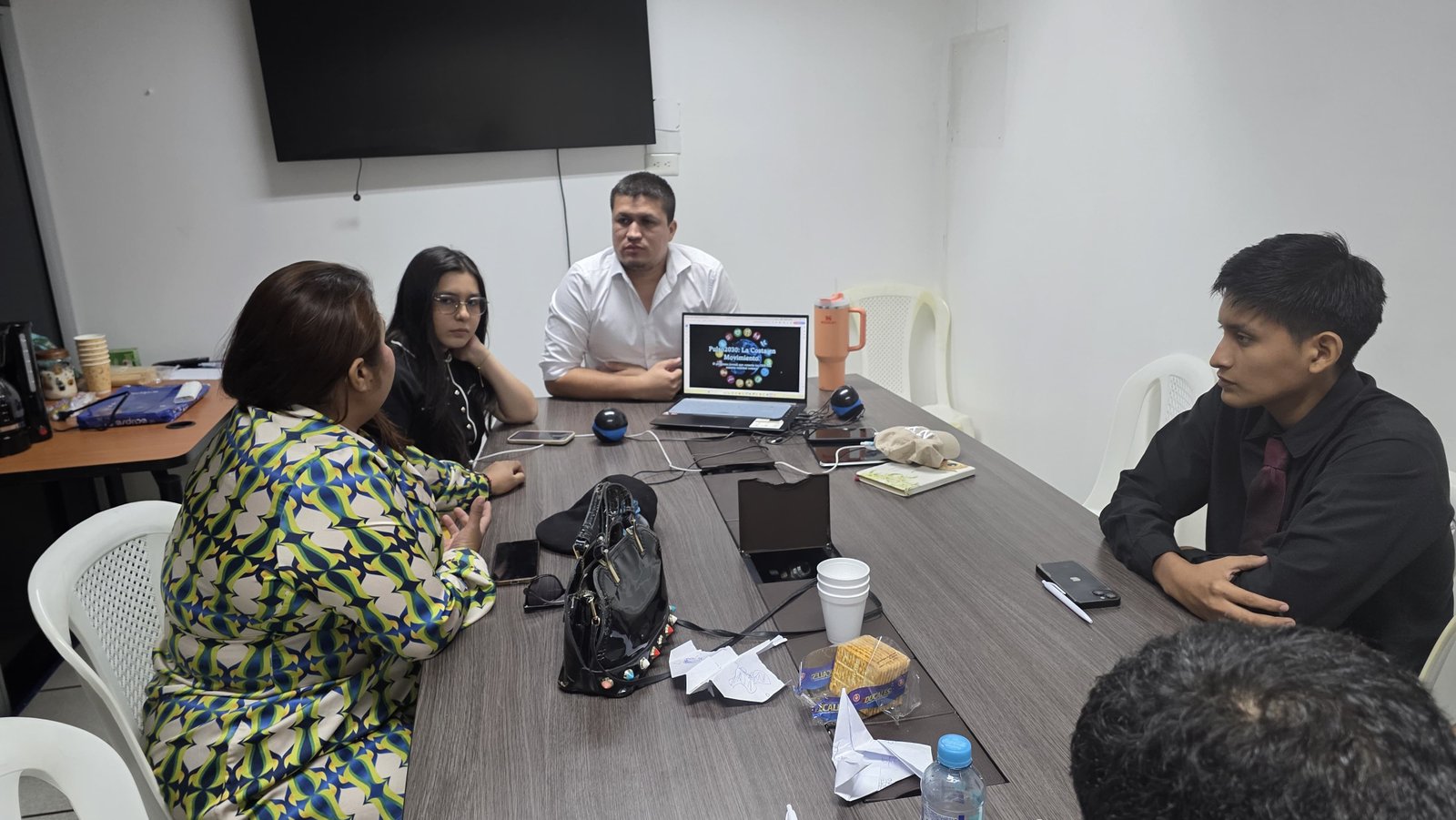 Comunidad trabajando juntos